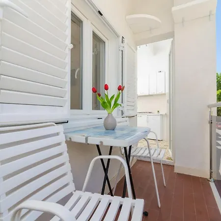 Apartment Bungalov Mlini
